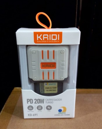  - Carregadores    Cod. CARREGADOR TOMADA 20W SAIDA TIPO C E USB KD-691